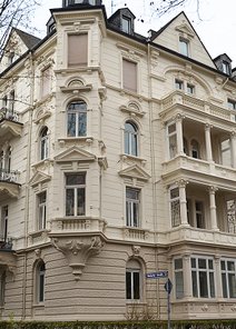 Nachher -Fassadenreinigung und Anstrich Denkmalgeschütztes Haus in Wiesbaden